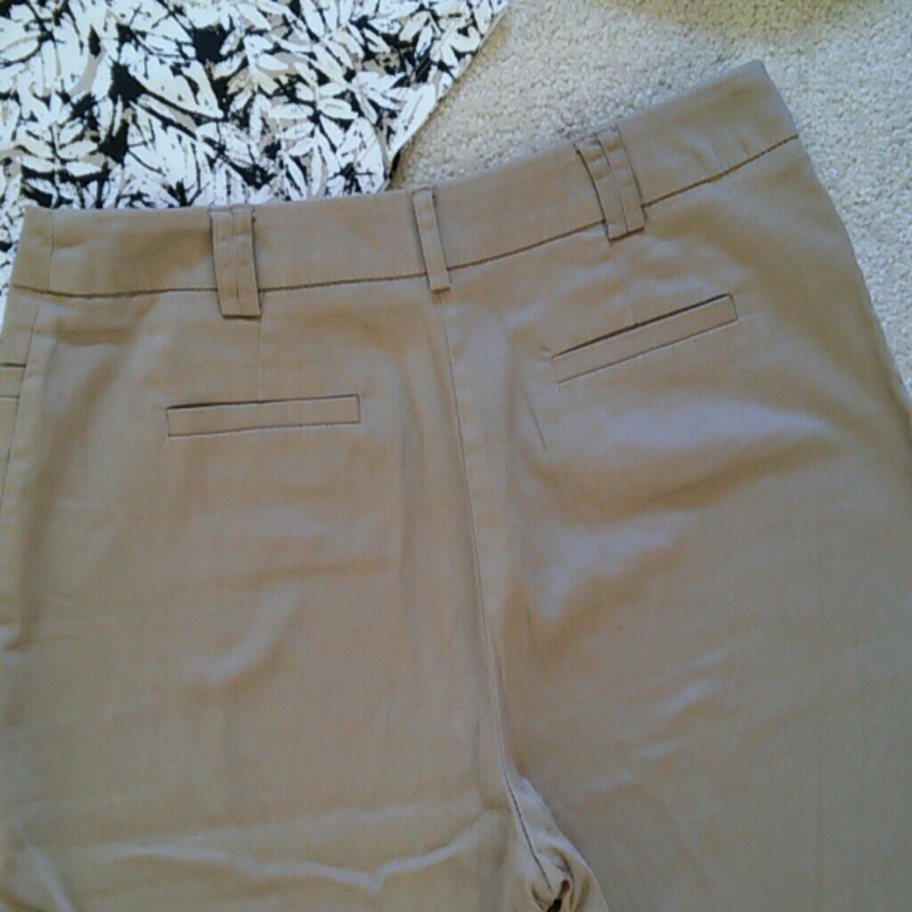 3 for $10/New without tags khaki shorts - Picture 4 of 7